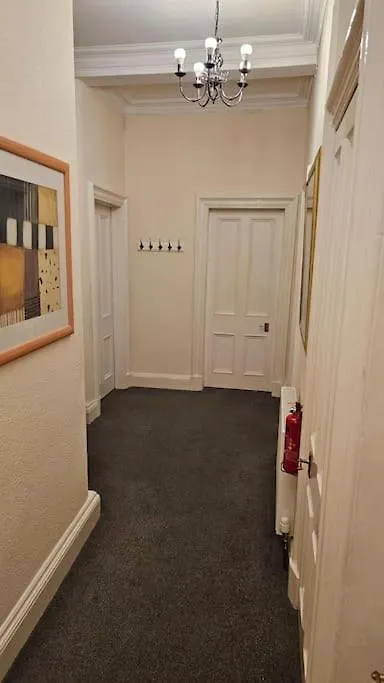 アパート Lovely Apt Sleeps 8 Close To Ctr エディンバラ