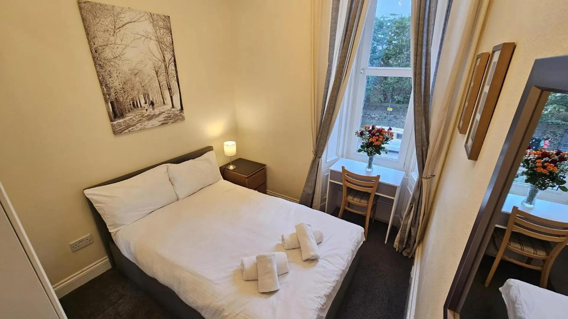 アパート Lovely Apt Sleeps 8 Close To Ctr エディンバラ